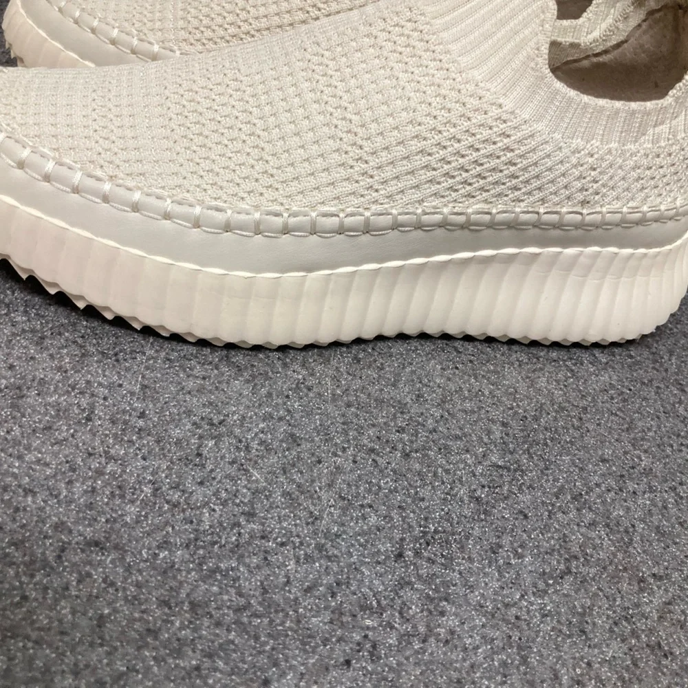 Steve Madden Beige Knit Slip-On Sneakers – Slightly Used.Size 10